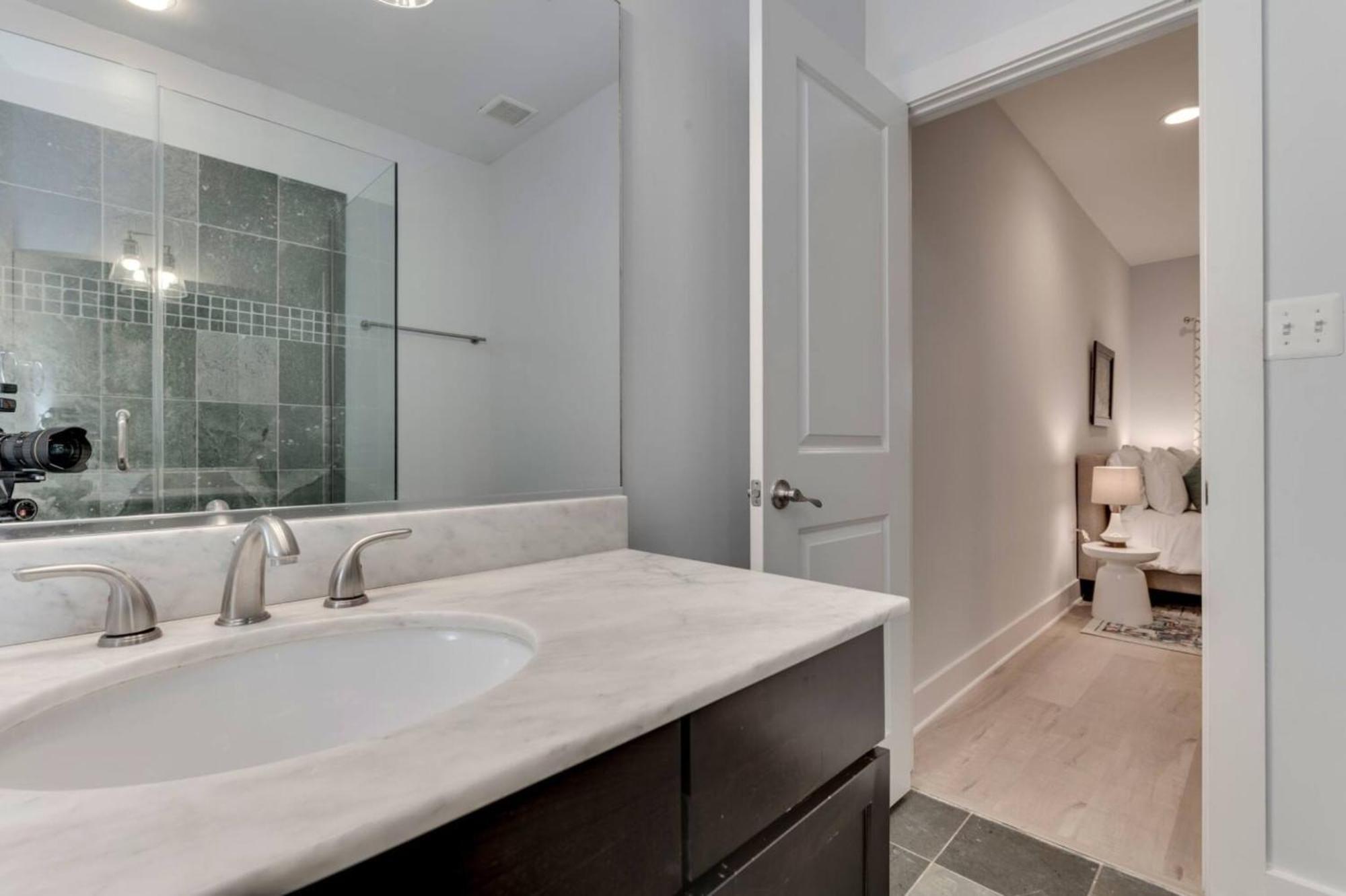 Luxe 2Bd2Ba Townhouse In Hip Area - Near Metro Washington Exterior foto